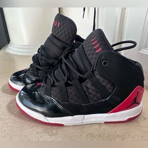 Black and Red High-Top Sneakers kids Jordan max aura